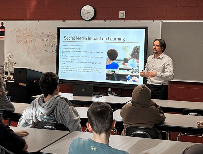 Community Collaboration Addresses Teens’ ‘Digital Balance’ and Helps Improve Their Mental Health